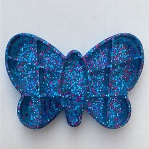 Butterfly compartment without lids